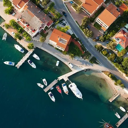 In With Sea View, Terrace, Air Conditioning, Wi-fi Apartman Kampor