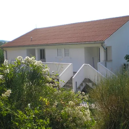 In With Sea View, Terrace, Air Conditioning, Wi-fi Apartman *