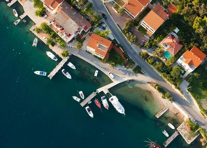 In With Sea View, Terrace, Air Conditioning, Wi-fi Apartman Kampor